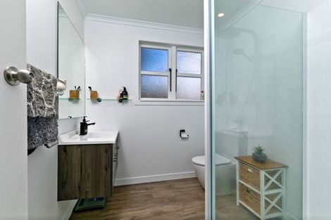 Photo of property in 122 Sunnyside Road, Sunnyvale, Auckland, 0612