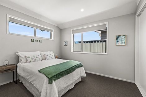 Photo of property in 18 Ruakituri Place, Te Awa, Napier, 4110