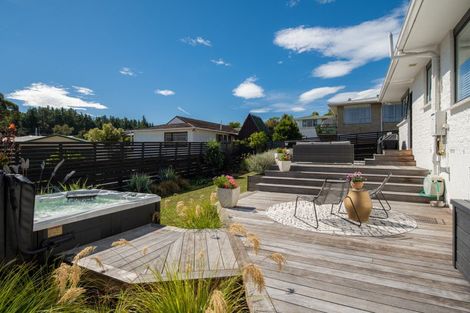 Photo of property in 163 Waikawa Road, Picton, 7220