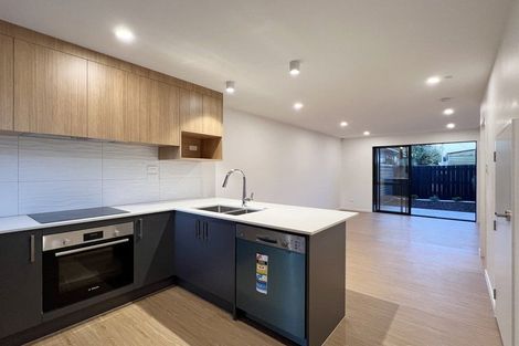 Photo of property in 4/17 Rewarewa Road, Te Atatu Peninsula, Auckland, 0610