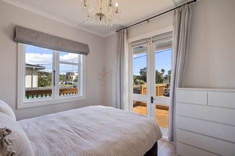 Photo of property in 114 Seaview Road, Paraparaumu Beach, Paraparaumu, 5032