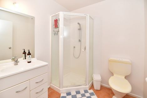 Photo of property in 1/62 Fernhill Way, Oteha, Auckland, 0632