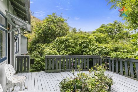 Photo of property in 32 Ferry Road, Days Bay, Lower Hutt, 5013