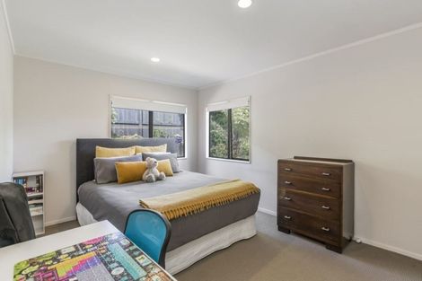 Photo of property in 22 Chedworth Drive, Glenfield, Auckland, 0629