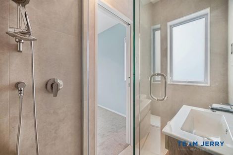 Photo of property in 67 Whare Kauri Road, Papakura, 2110