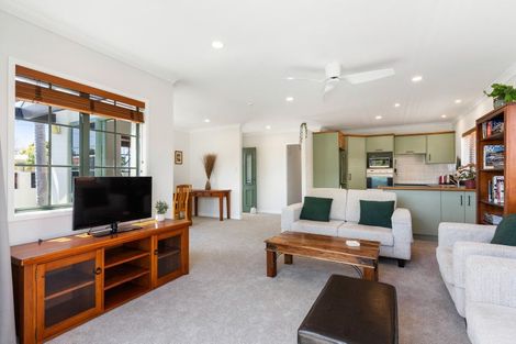 Photo of property in 201 Ocean Road, Whangamata, 3620