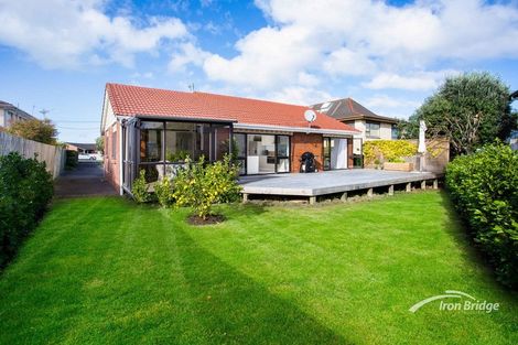 Photo of property in 2/5 Argyle Terrace, Milford, Auckland, 0620