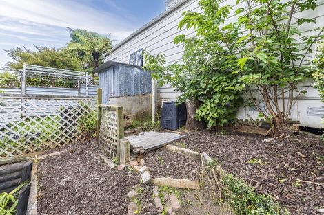 Photo of property in 26 Edinburgh Terrace, Berhampore, Wellington, 6023