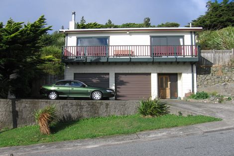Photo of property in 28 Chapman Street, Newlands, Wellington, 6037