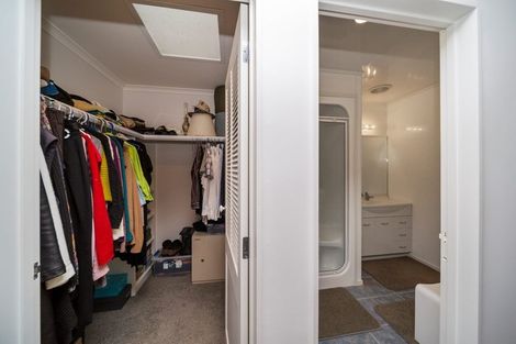 Photo of property in 12 Shelter Grove, Frankleigh Park, New Plymouth, 4310