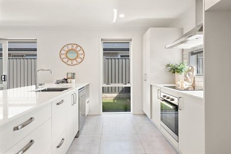 Photo of property in 18 Tabraham Crescent, Pyes Pa, Tauranga, 3112