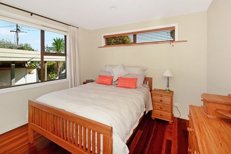 Photo of property in 1/90 Target Road, Totara Vale, Auckland, 0629
