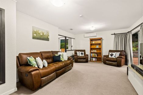 Photo of property in 2/4 Osmond Court, Sunnyvale, Auckland, 0612