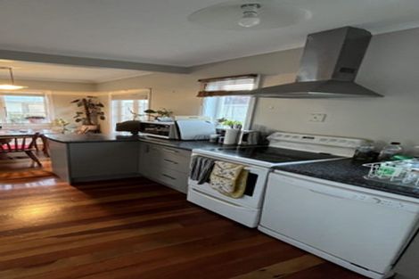 Photo of property in 6 Rarawa Place, Vogeltown, New Plymouth, 4310