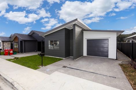 Photo of property in 7 Thornbury Lane, Timberlea, Upper Hutt, 5018