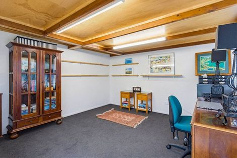 Photo of property in 63 Waipunahau Road, Waikanae, 5036