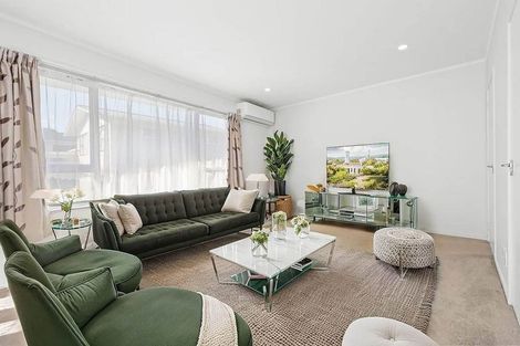 Photo of property in 1/112 Gossamer Drive, Pakuranga Heights, Auckland, 2010