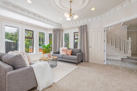 Photo of property in 21 Springdale Grove, Fitzherbert, Palmerston North, 4410