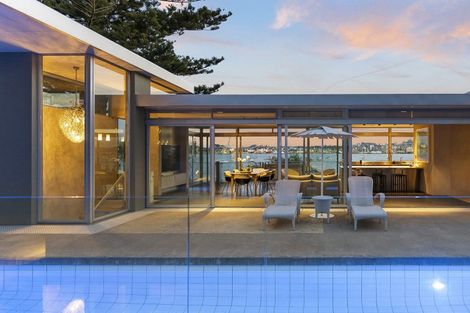 Photo of property in 9 Stanley Point Road, Stanley Point, Auckland, 0624