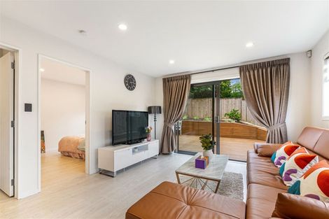 Photo of property in 7d Kerria Place, Sunnynook, Auckland, 0620