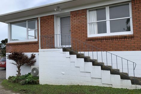 Photo of property in 2/6 Stanley Road, Glenfield, Auckland, 0629