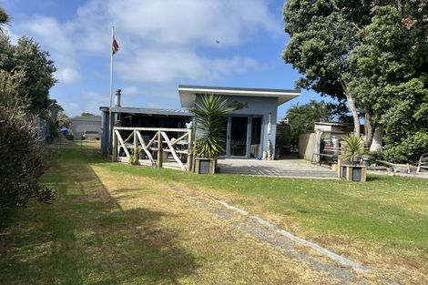 Photo of property in 13 Koputara Road, Himatangi Beach, Foxton, 4891