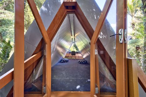 Photo of property in 12 Taraire Road, Titirangi, Auckland, 0604