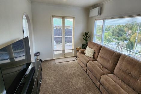 Photo of property in 60 Awanui Street, Merrilands, New Plymouth, 4312