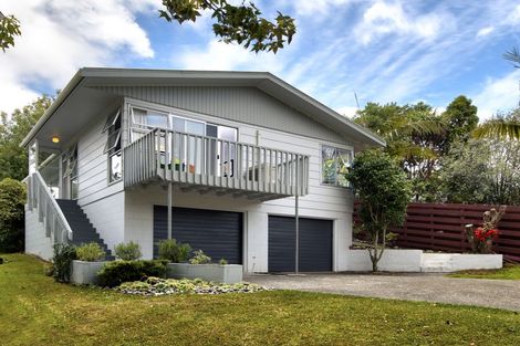 Photo of property in 13 Easter Parade, Glen Eden, Auckland, 0602