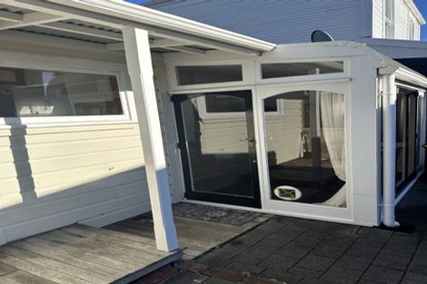 Photo of property in 21 Queen Street, Mount Victoria, Wellington, 6011