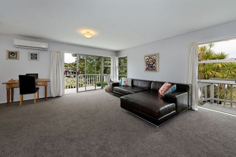 Photo of property in 13 Easter Parade, Glen Eden, Auckland, 0602