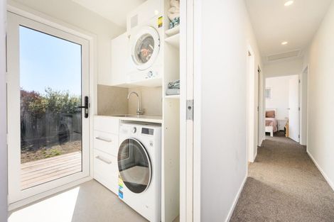 Photo of property in 10 Gladys Place, Kelvin Grove, Palmerston North, 4414