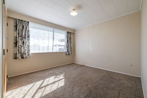 Photo of property in 26 Westmere Place, Takaro, Palmerston North, 4412