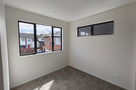 Photo of property in 118 Chivalry Road, Glenfield, Auckland, 0629