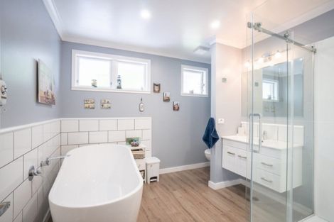 Photo of property in 9 Linmor Place, Terrace End, Palmerston North, 4410