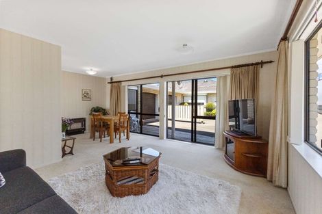 Photo of property in 19a Paynters Avenue, Strandon, New Plymouth, 4312