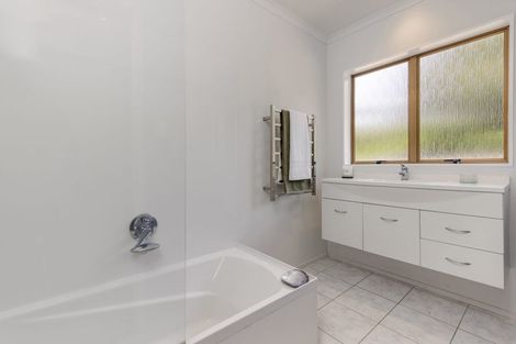 Photo of property in 67 Daffodil Street, Titirangi, Auckland, 0604