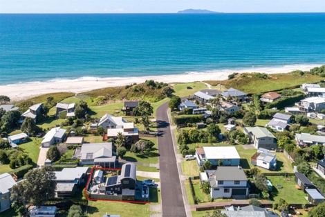Photo of property in 3 Moray Place, Whiritoa, Whangamata, 3691