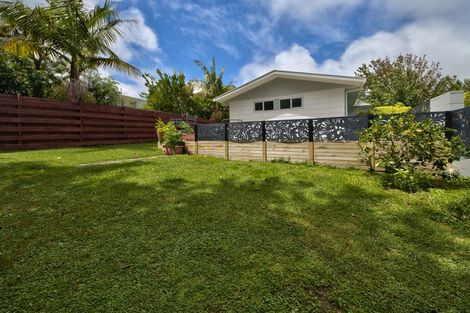 Photo of property in 13 Easter Parade, Glen Eden, Auckland, 0602