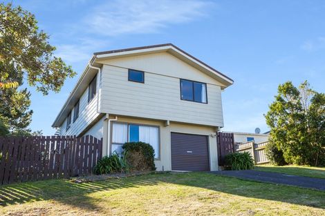 Photo of property in 4 Gaff Place, Whitby, Porirua, 5024