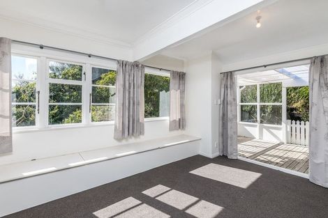 Photo of property in 11 Miles Crescent, Newlands, Wellington, 6037