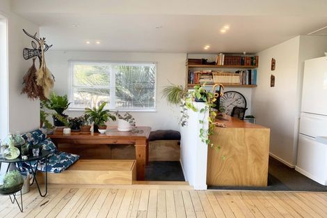 Photo of property in 9 Blue Way, Glendene, Auckland, 0602