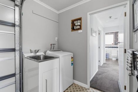 Photo of property in 1 Mary Street, Gore, 9710
