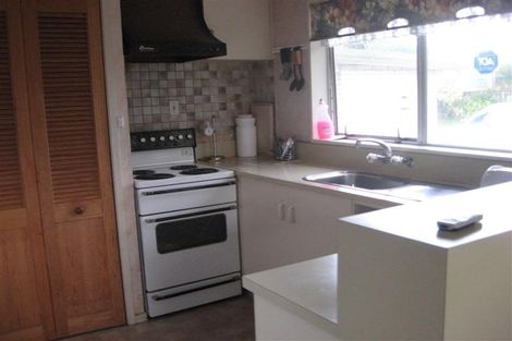Photo of property in 3 Rika Place, Kawaha Point, Rotorua, 3010