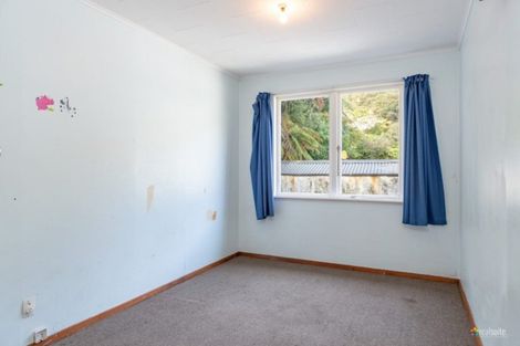 Photo of property in 15 James Grove, Stokes Valley, Lower Hutt, 5019
