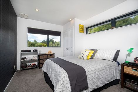Photo of property in 12 Opanuku Road, Henderson Valley, Auckland, 0612