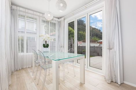 Photo of property in 5a Torless Terrace, Thorndon, Wellington, 6011