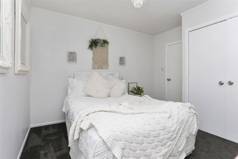 Photo of property in 4a Tiroroa Avenue, Te Atatu South, Auckland, 0610