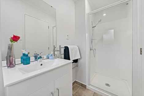 Photo of property in 10 Taatahi Street, Weymouth, Auckland, 2103