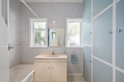 Photo of property in 188 Breaker Bay Road, Breaker Bay, Wellington, 6022